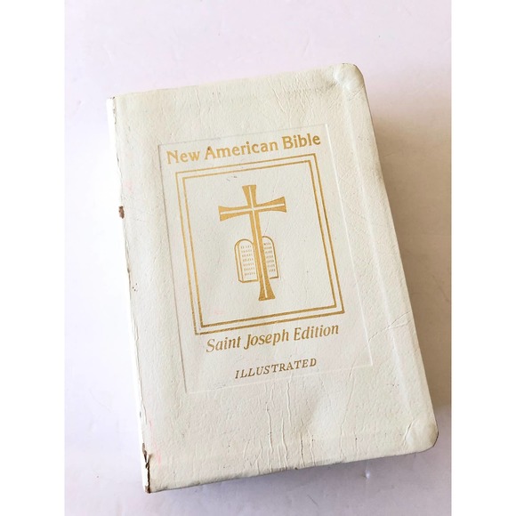 The Holy Bible New American White Saint Joseph Edition Bible - Picture 1 of 7